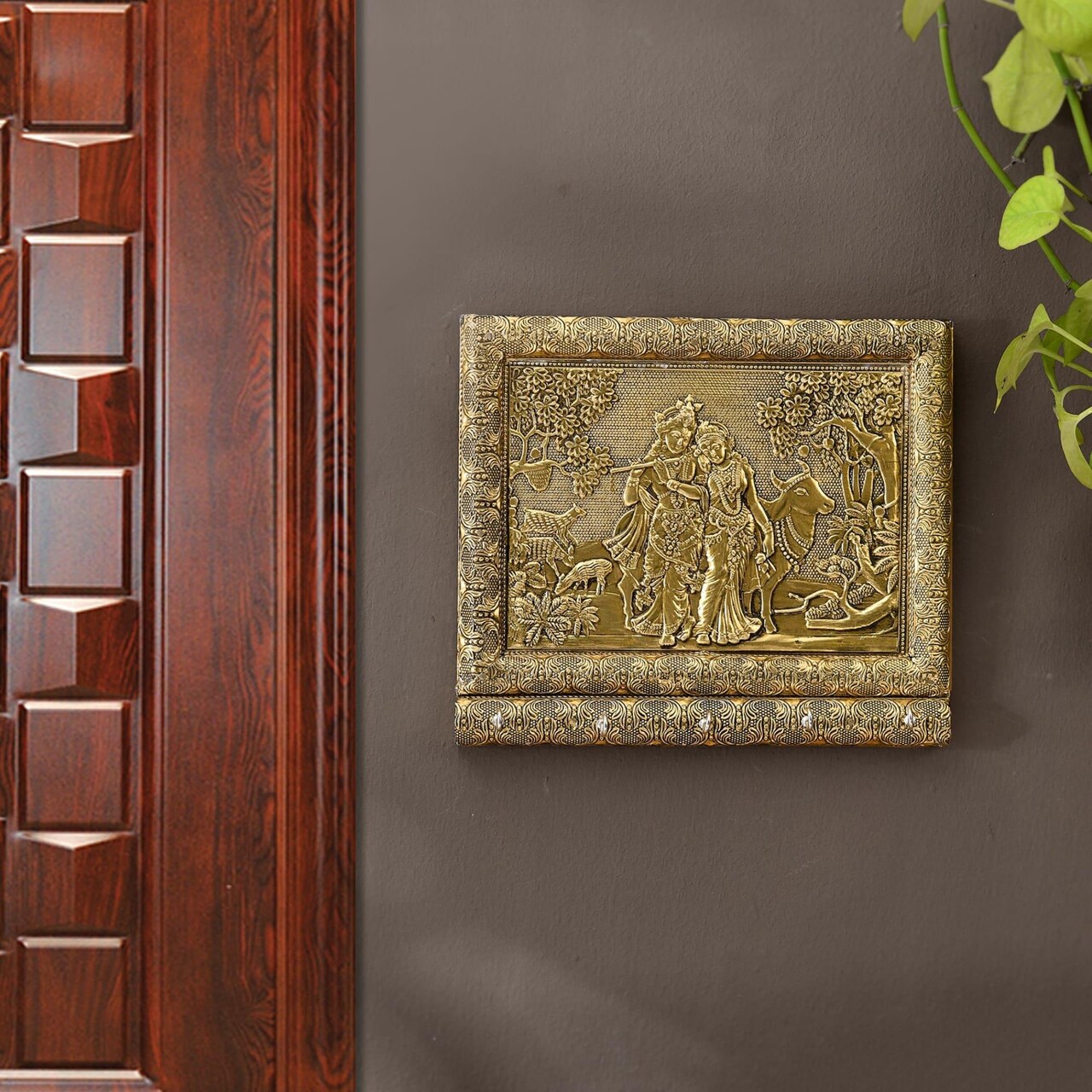 Radha Krishna with Cow Key Holder Home Decor Key Hooks for Wall Hanging Hand Crafted Decorative Showpiece Key Organizer Office Hallway Living Room Wall Mounted 5 Hooks Housewarming Gift